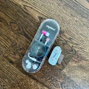 Lot of 2 in-ear 3.5mm earbuds